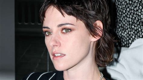 chanel tailleur kristen stewart|Kristen Stewart Mixes Chanel Couture With a Mullet .